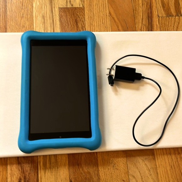 Fire HD 8 kids edition tablet 8 inch HD display 32 GB with case & charger ￼ - Picture 3 of 4